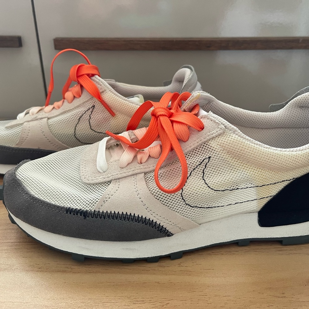 Nike Daybreak-Type "Light Orewood Brown"